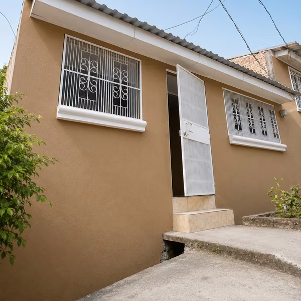 En venta casa peatonal en Residencial Plaza