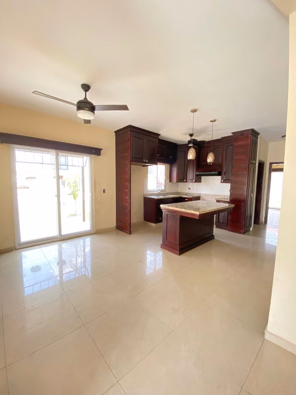 Se Vende casa en Residencial Costa del Este San pedro sula, Honduras