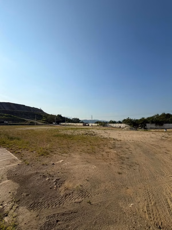 Land is sold in Altos de Valencia, SPS