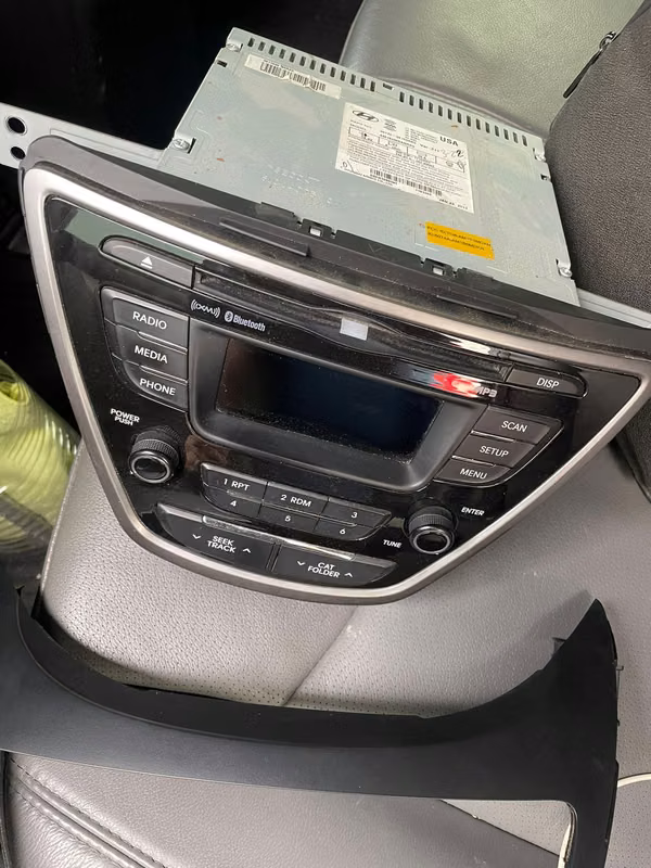 Vendo radio original para HYUNDAI ELANTRA Compatible con modelos 2013, 2014, 2015, 2016