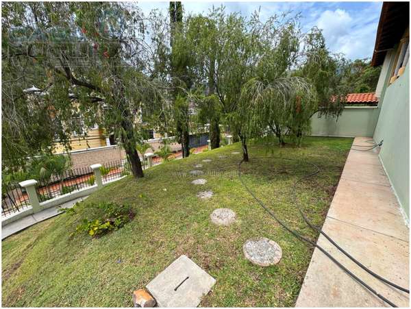 Huge House for Sale with 6 Rooms Road to Santa Lucia Excellent Finished