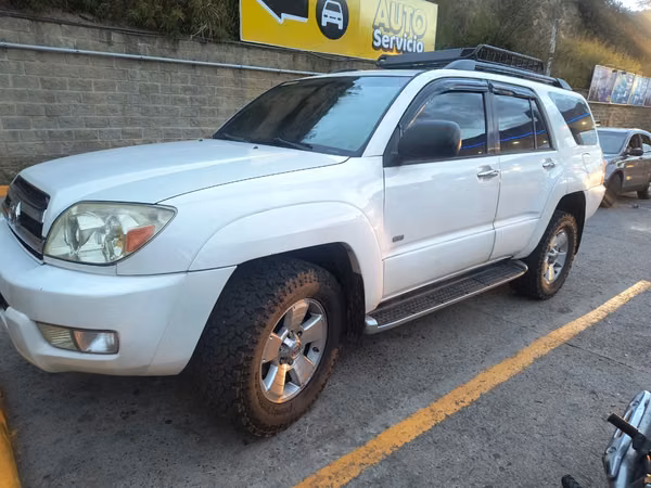 Linda Toyota 4Runner 4x2 año 2005 , Automática 
