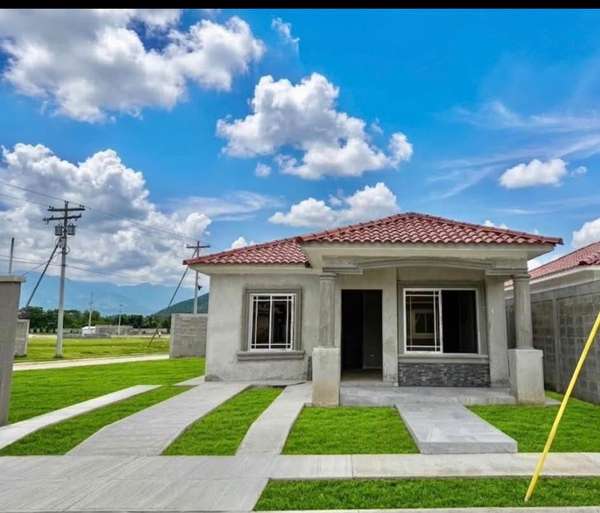 House for Sale in Residencial Altos de Valencia