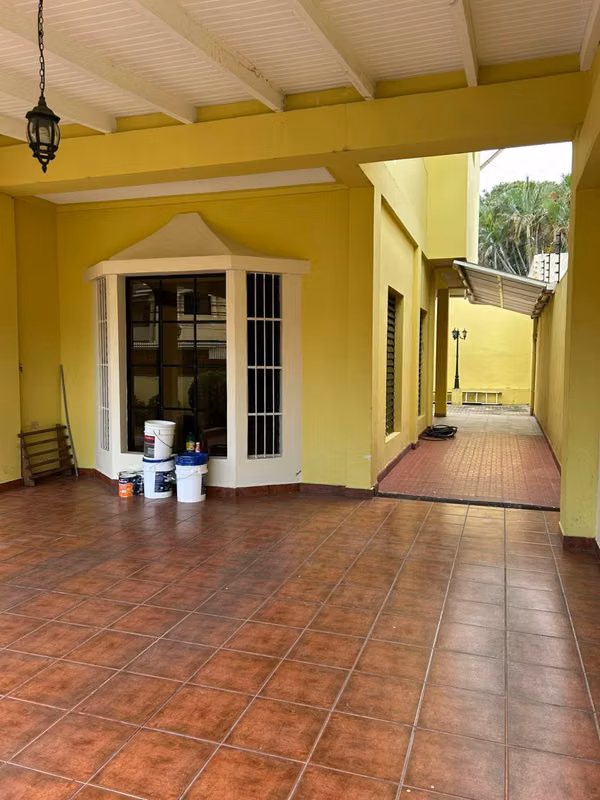 Se Alquila Casa en Jardines del Valle (Circuito Cerrado) 