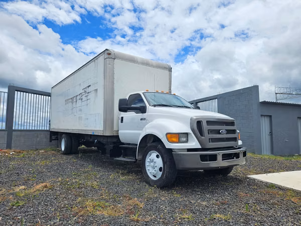Camión FORD F750 2013