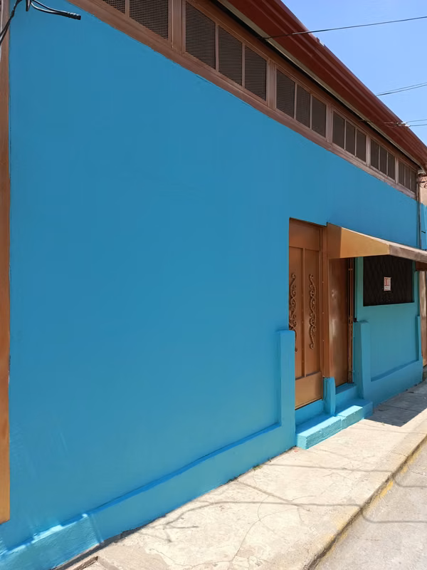 Property is sold includes 2 premises and 4 apartments with all already Rentado