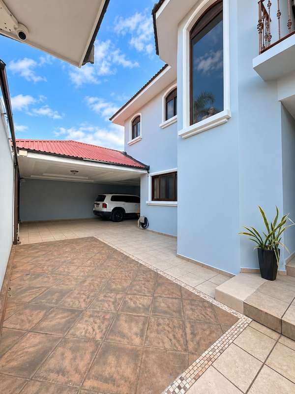  ¡ESPECTACULAR CASA DE ESQUINA EN VENTA – COLONIA MODERNA, SAN PEDRO SULA! 