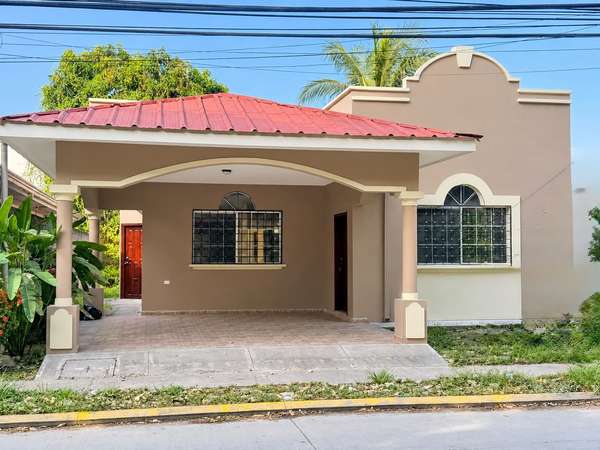 Casa en Venta en Residencial Villas Paraíso