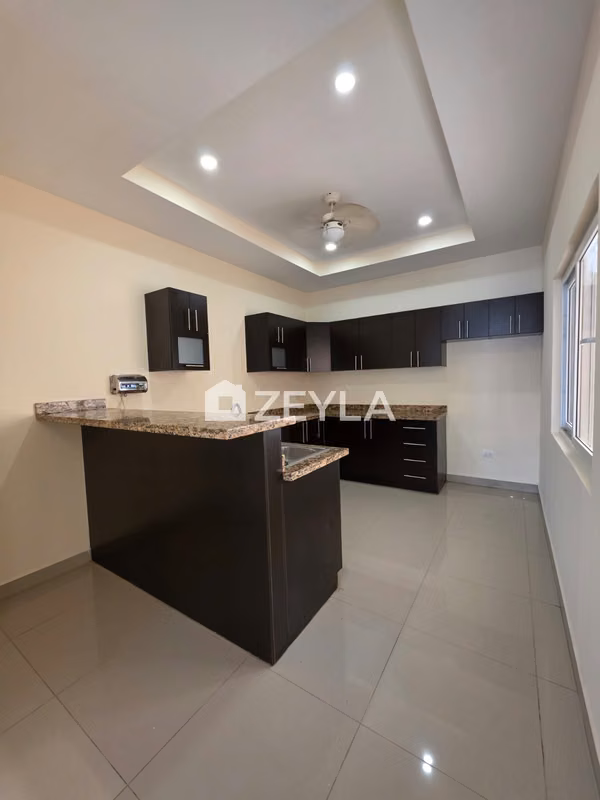 Se Vende Townhouse Duplex En Residencial Casa Maya, SPS