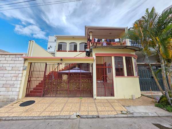 Duplex house sale in Residencial Roble West