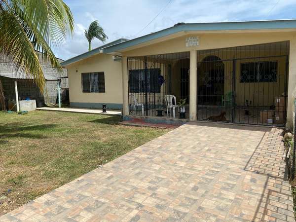 LARGE HOUSE WITH APARTMENT FOR SALE - COURTEOUS PORT!