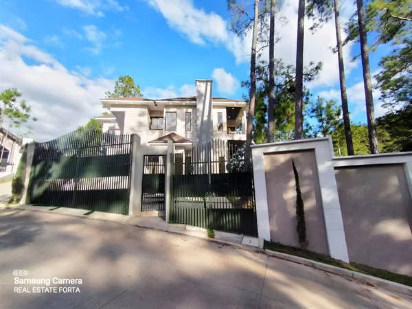 Venta de Hermosa Casa Totalmente Nueva, en la Residencial Campos Elíseos, Monte Carmelo, en Valle de Ángeles. 