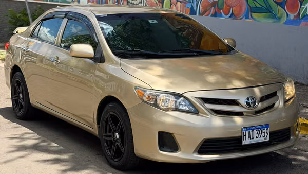 Vendo o Permuto Corolla LE 2013 Tegucigalpa