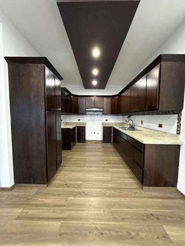 Townhouse is sold in Los Cedros Residential, SPS