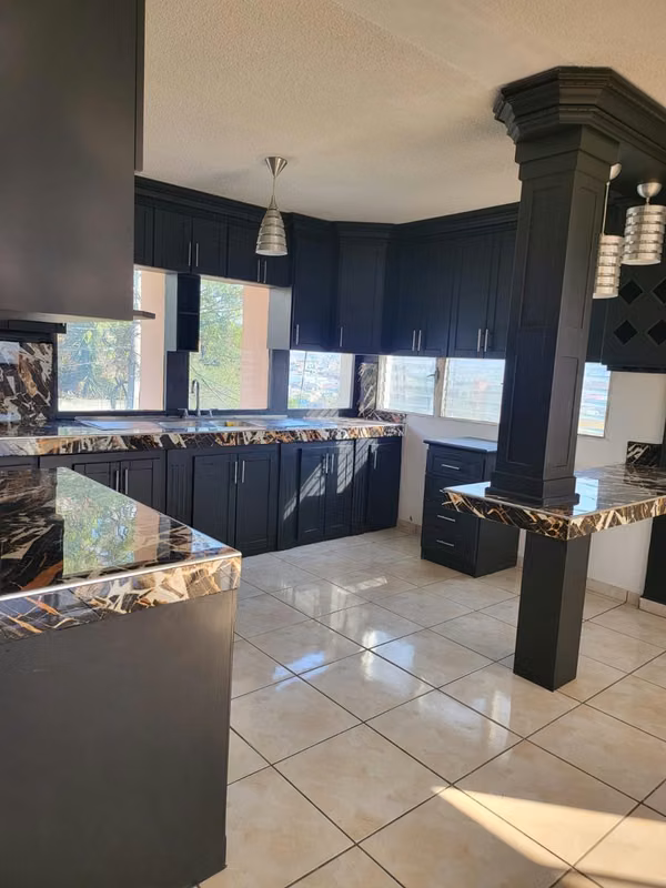  Apartamento en Altos de Miramontes | 2 Hab. | Vista Panorámica | Pet Friendly | $900
