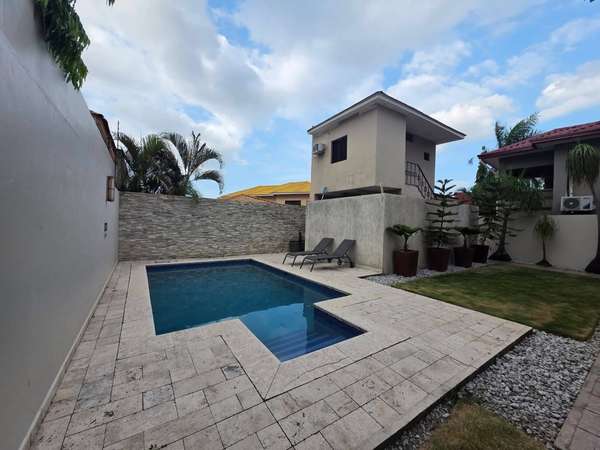 Se Vende Amplia Casa en Sector Colonia Moderna 
