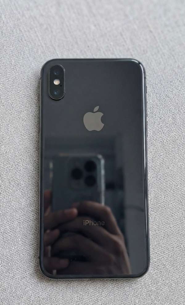 Vendo o cambio iPhone xs Max listo para uso libre de iCloud negociable 