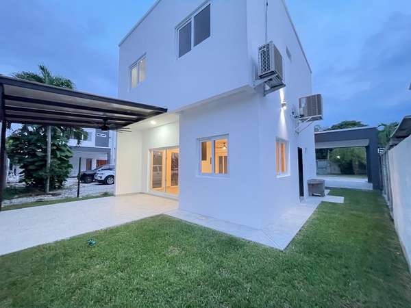 Se Alquila Townhouse En Residencial Mackay