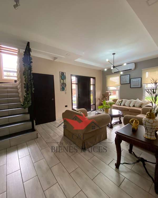 SE VENDE CASA EN VILLAS SAN ANTONIO