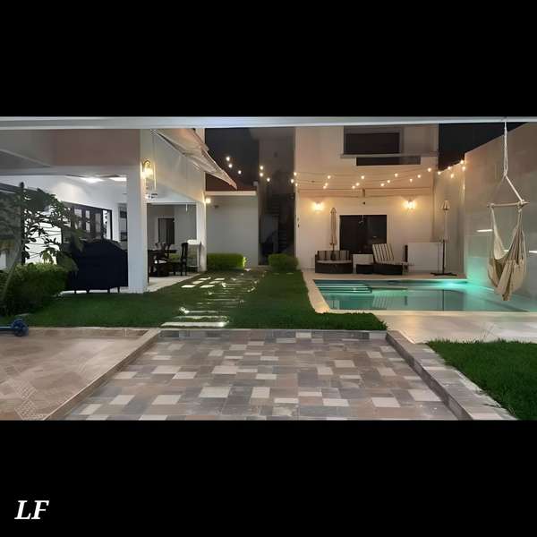 Venta de Hermosa Casa con Piscina, en la Residencial Las Uvas, en Tegucigalpa. 