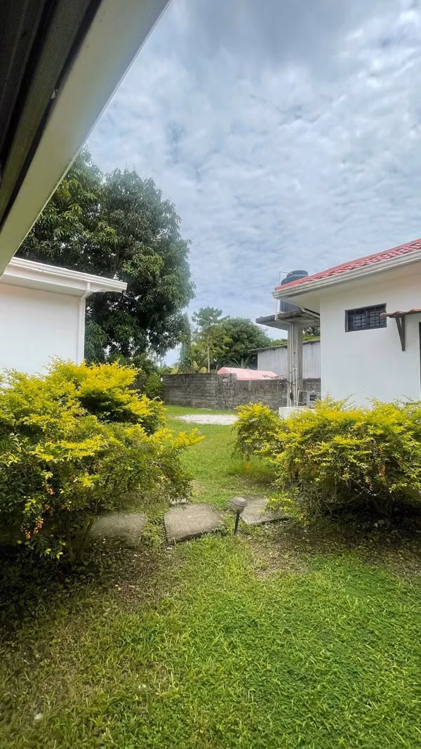 Casa en venta de un nivel con gran potencial residencial o comercial