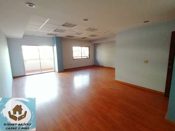 ALQUILAMOS PISO COMPLETO PARA OFICINAS A POCOS METROS DEL BLVD MORAZÁN