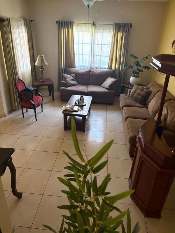 Se Alquila Townhouse Amueblado en Juan Lindo