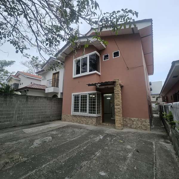 Venta Casa Res. Las Mercedes