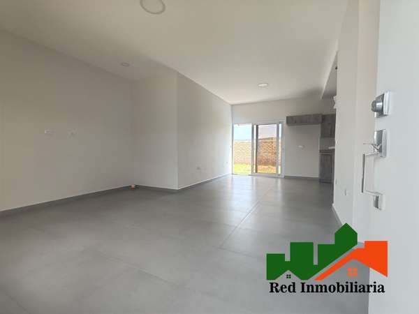  RENTA DE CASA EN RESIDENCIAL VENECIA -CIRCUITO CERRADO