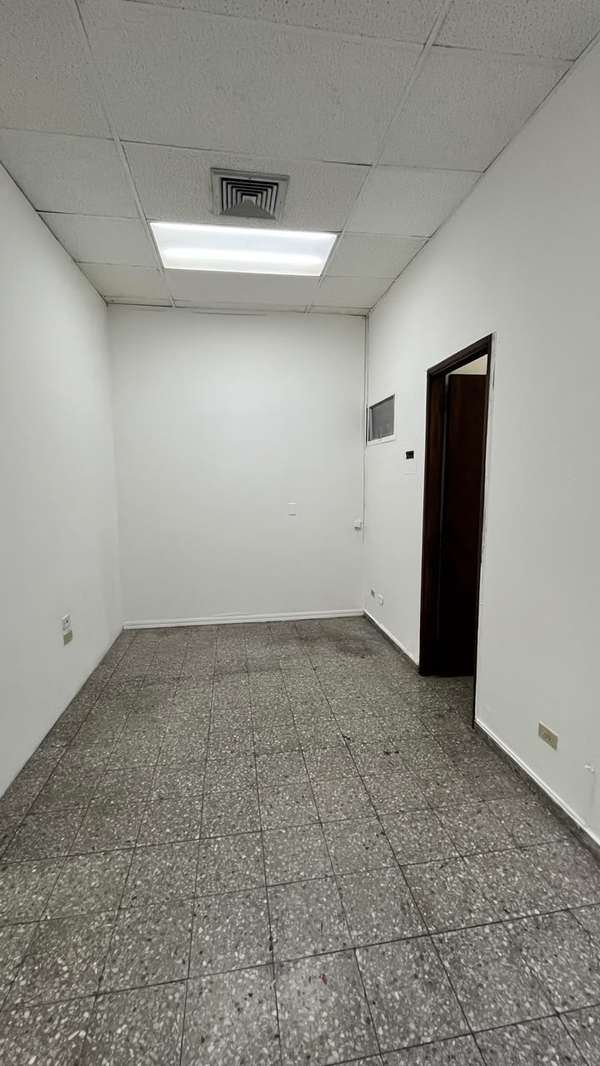 EN RENTA local para oficinas, bufete, en Edificio Florencia 
