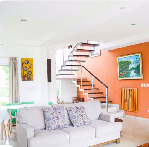 VENTA Hermosa Casa en Las Colinas / NG