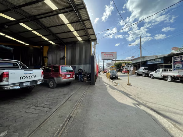 Compra la oportunidad estratégica invaluable en el corazón del Mercado Oriental 0511