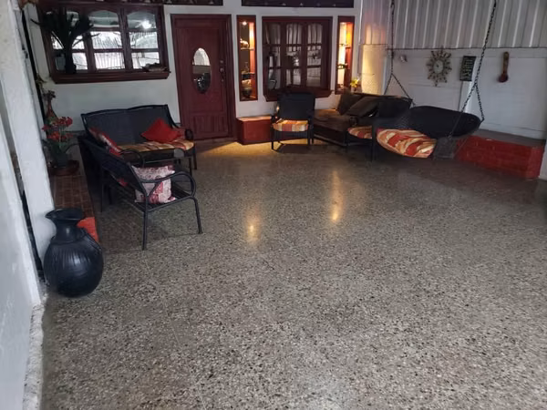 Casa de venta en Larreynaga.