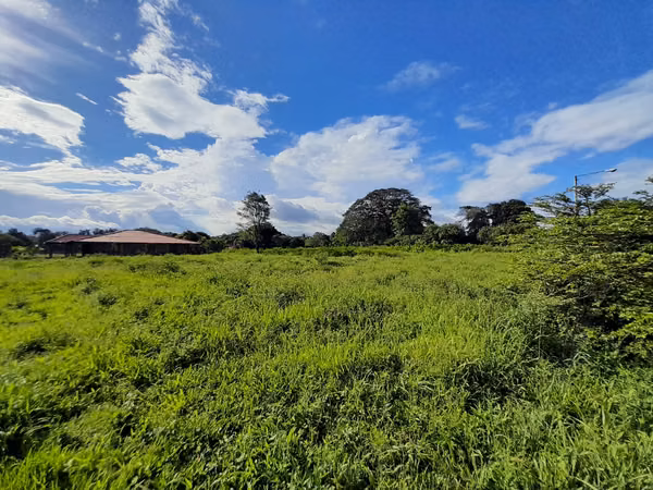 Espacioso Terreno para construir tu vivienda o para inversión