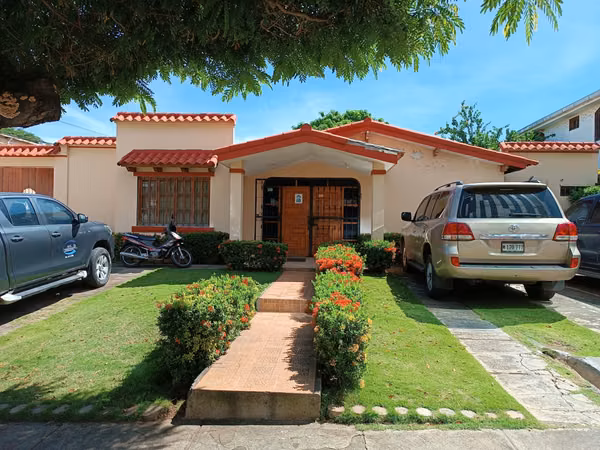 Vendo casa para oficina en MIMH Altamira Planes