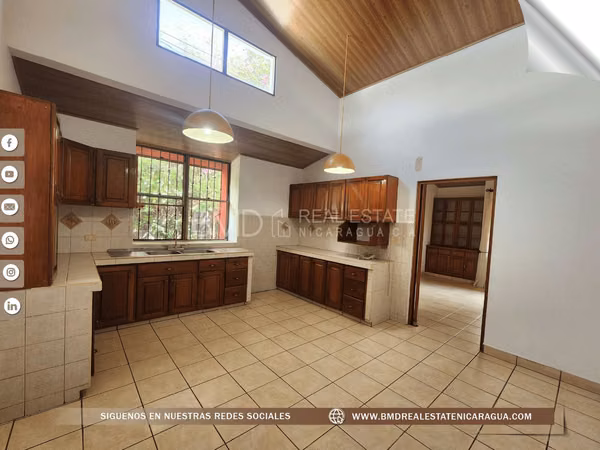 SE VENDE ALTOS DE TICOMO C. SUR DOS CASAS EN UN MISMO TERRENO CON PANELES SOLARES 0309