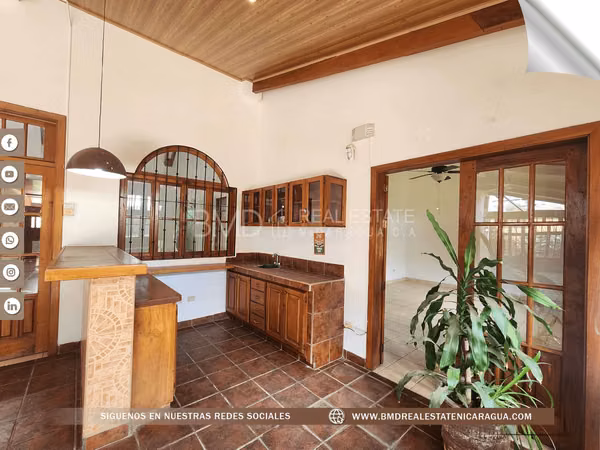 SE VENDE ALTOS DE TICOMO C. SUR DOS CASAS EN UN MISMO TERRENO CON PANELES SOLARES 0309