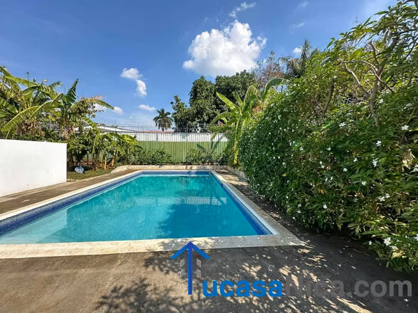 Casa de 4 habitaciones con sus baños + piscina propia