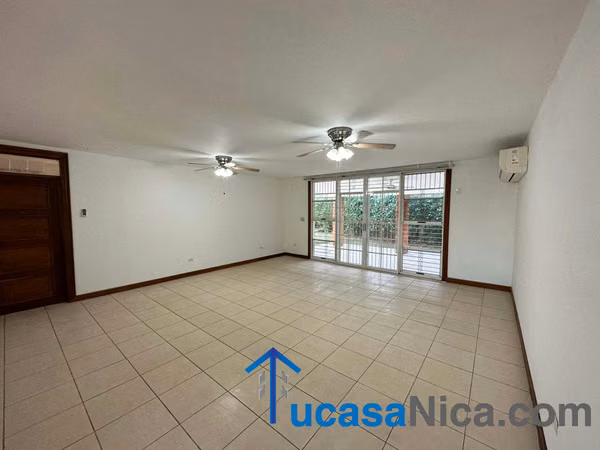 Casa de 4 habitaciones con sus baños + piscina propia