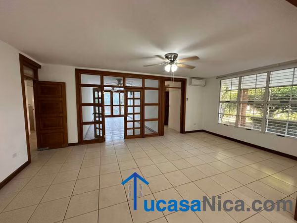 Casa de 4 habitaciones con sus baños + piscina propia