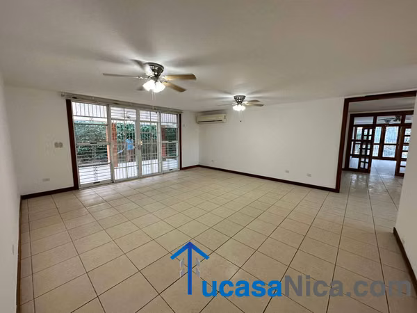 Casa de 4 habitaciones con sus baños + piscina propia