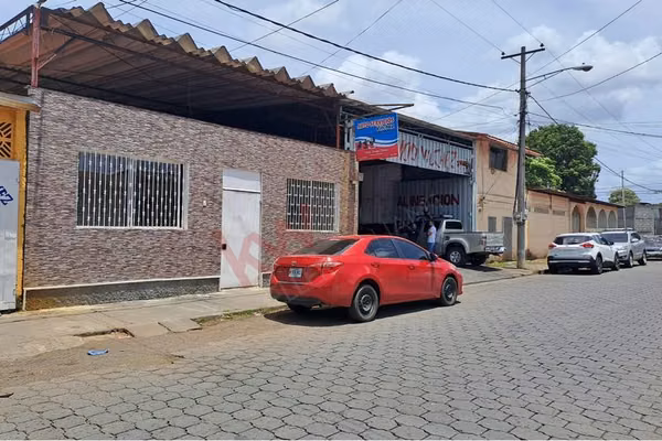 Casa de habitación y taller cerca de Don Bosco- ideal para negocio