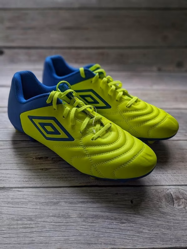 Soccer shoes cleats for men. size 10 and 10/1/2