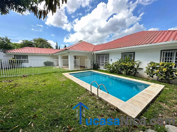 Casa con piscina en las colinas privada