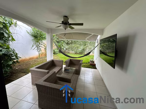 full muebles casa en condominio con piscina comunal
