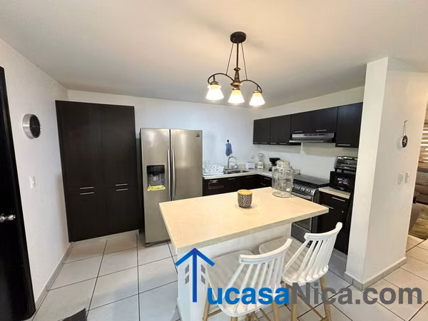 full muebles casa en condominio con piscina comunal