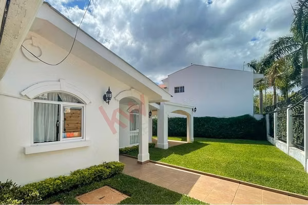 FP¡ Venta de Casa con Piscina en Santo Domingo! $220,000