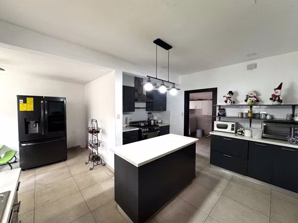 Venta de Casa en el Km 12.5 de la Carretera Sur en Serranías Terreno 4,360 v2