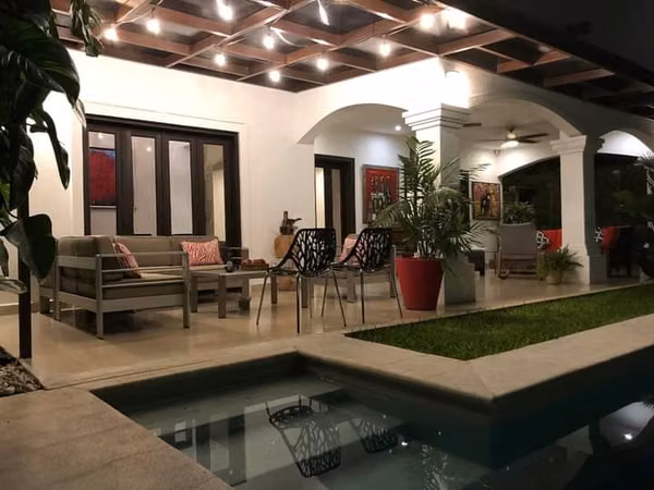 Rento amueblada casa con piscina