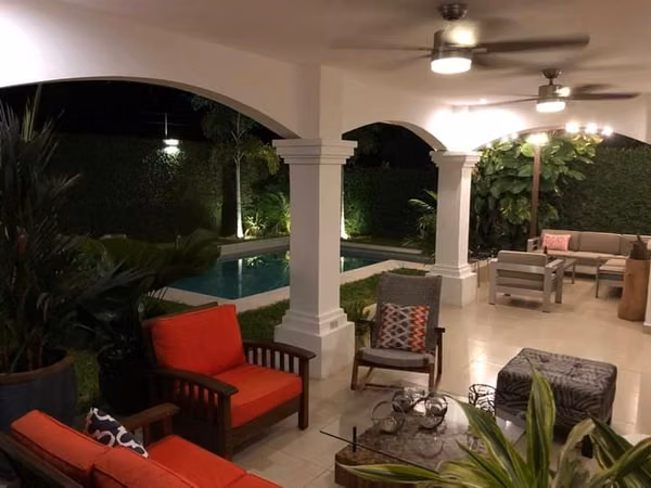 Rento amueblada casa con piscina
